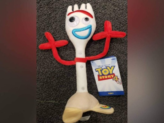 Forky, un tenedor convertido en juguete, es el último en sumarse a los amigos de Woody en Toy Story 4. A pesar de su simpleza, Disney decidió comercializar el muñeco. Foto: Cortesía Comisión de Protección al Consumidor de Estados Unidos.