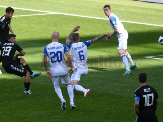 Amargo debut para Argentina de Messi que no pasó del 1-1 ante Islandia