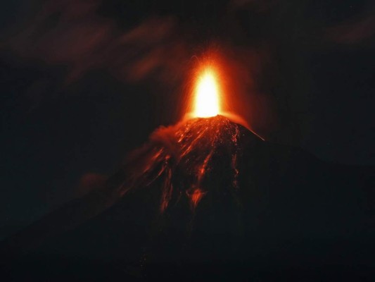 Imágenes de la nueva erupción del volcán de Fuego en Guatemala
