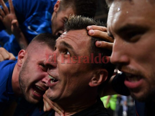 Las espectaculares fotos que captó el fotógrafo salvadoreño 'aplastado' por jugadores de Croacia