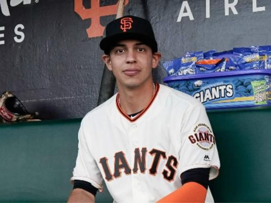 Fue futbolista y hoy triunfa como el único hondureño clasificado a una serie mundial del béisbol: trayectoria de Mauricio Dubón