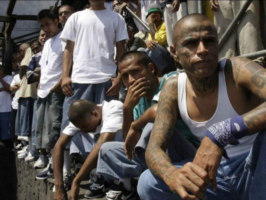 Fiscalía salvadoreña: pandillas buscan atentar contra familiares de policías