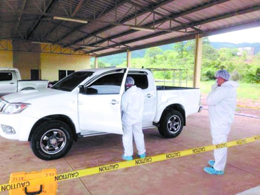 Buscan pistas en carro usado en masacre