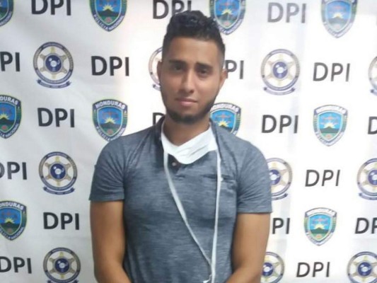 Capturan a joven que circulaba con dos salvoconductos falsificados