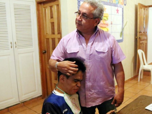 Adversidad de su hijo lo lleva a abrir una fundación