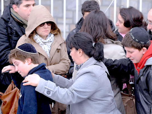 Teenagers and adults react after the shooting at the 'Ozar Hatorah' Jewish school, on March 19, 2012 in Toulouse, southwestern France, where four people (three of them children), were killed and two seriously wounded when a gunman opened fire. This is the third gun attack in a week by a man who fled on a motorbike. AFP PHOTO / REMY GABALDA