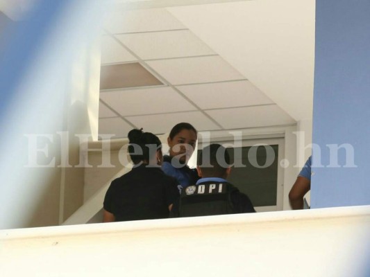 Policía Nacional realiza desalojo de estudiantes encapuchados en la UNAH