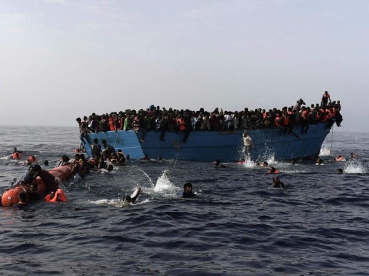 Al menos 22 muertos en barco que llevaba migrantes desde Libia