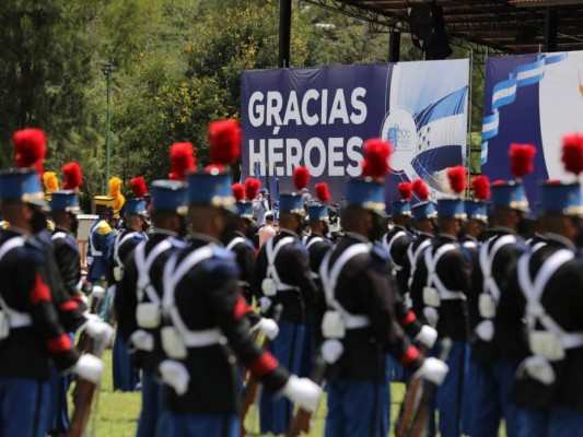 Show de paracaidistas conquista celebración de independencia (FOTOS)