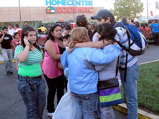 Sismo de 7.1 deja 14 heridos, 25,000 evacuados y un buen susto en Chile