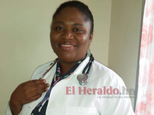 Doctora hondureña da consulta gratis en español o garífuna para prevenir el coronavirus