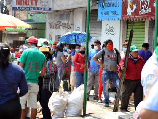 FOTOS: Relajados y como si no pasara nada, capitalinos circularon por la ciudad