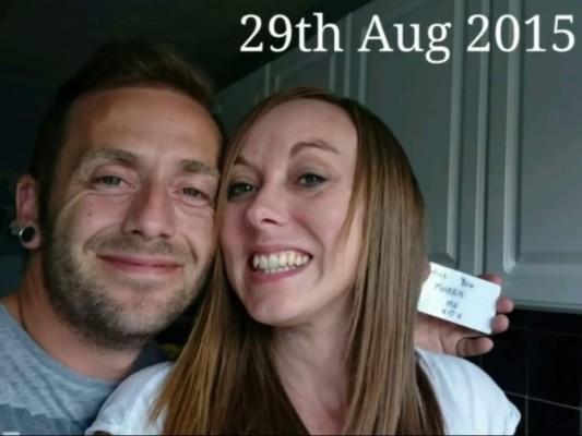 Le propuso matrimonio a su novia por 5 meses