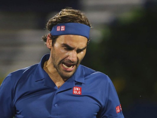 Roger Federer alcanza semis en Dubai rumbo a su título 100