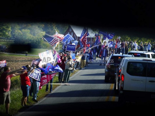 FOTOS: Árabe, sorteos y un pastel arruinado: las locuras de una inusual campaña electoral en EEUU