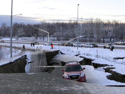 Los destrozos que dejó el potente sismo registrado en Alaska