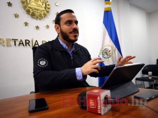 Ministro Francisco Alabí: Hondureños con la nacionalidad salvadoreña sí pueden vacunarse en el país