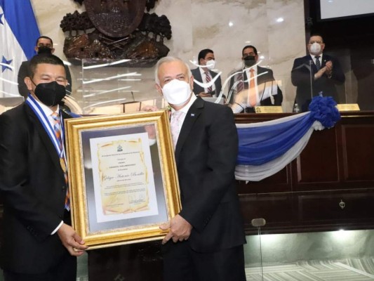 Premios Parlamentarios 2021: ellos fueron los periodistas galardonados