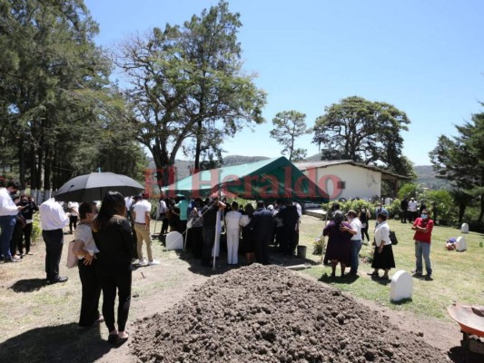 Entre lágrimas y pesar, dan último adiós al abogado hondureño Melvin Bonilla