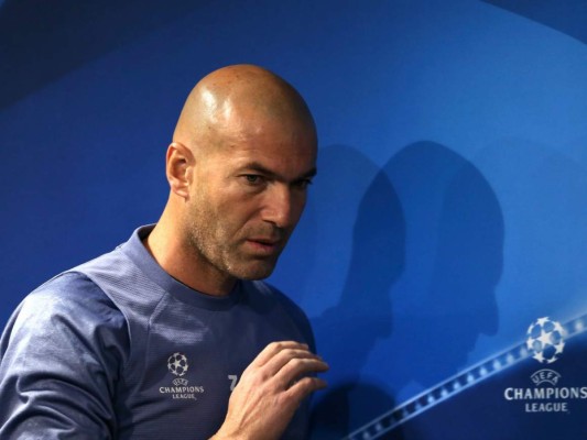 Zidane: Si yo fuera James me quedaría en Real Madrid