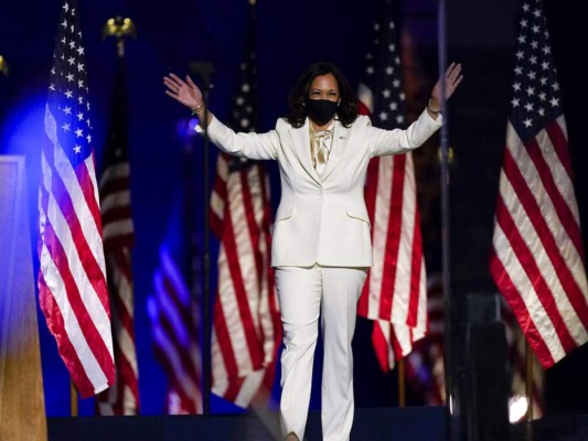 FOTOS: Así fue la puesta en escena de Kamala Harris en su primer discurso
