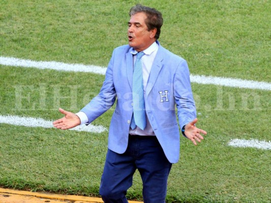 Contrato de Jorge Luis Pinto vence en un mes... ¿Sigue o se va?