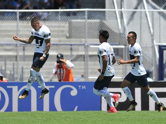 Pumas vence 2-0 a Lobos BUAP con doblete del chileno Castillo en el fútbol mexicano