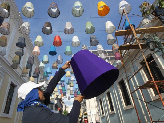 Coloridas luminarias cautivarán a peatones en paseo Liquidámbar