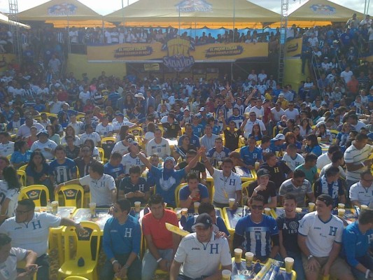 El Honduras-Ecuador paraliza Tegucigalpa