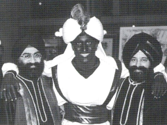 Canadá: Escándalo por fotos de primer ministro Trudeau con cara pintada