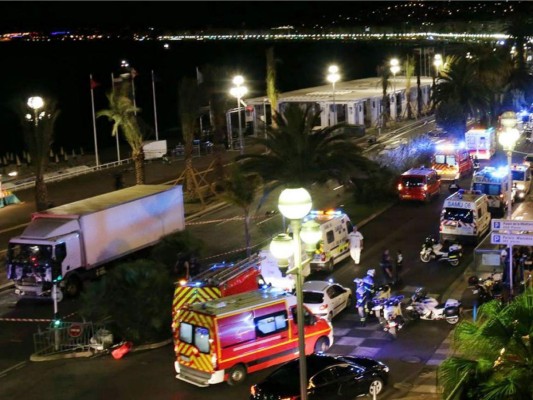 Mueren 84 personas en un atentado terrorista perpetrados por Estado Islámico en la ribiera fracesa