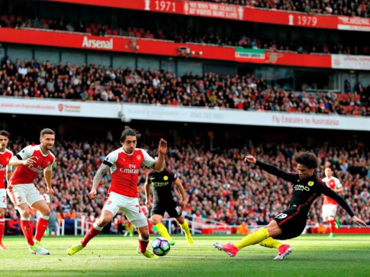 Arsenal y City empatan a dos goles y suman un punto que no les sirve para mucho