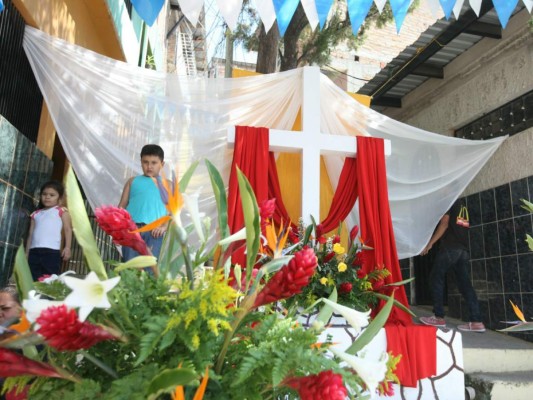 Capitalinos, fieles a la tradición de celebrar el Día de la Cruz&nbsp;&nbsp;