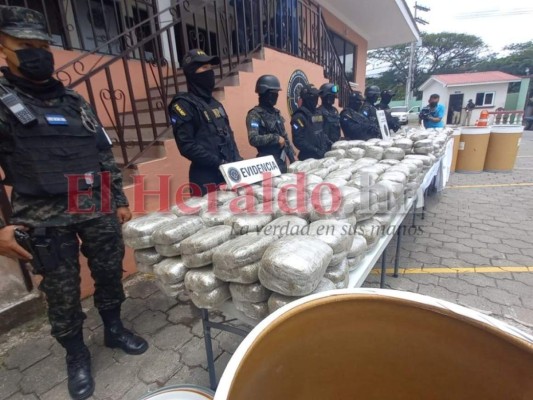 Así fue el millonario decomiso de droga dentro de barriles en El Pedregal