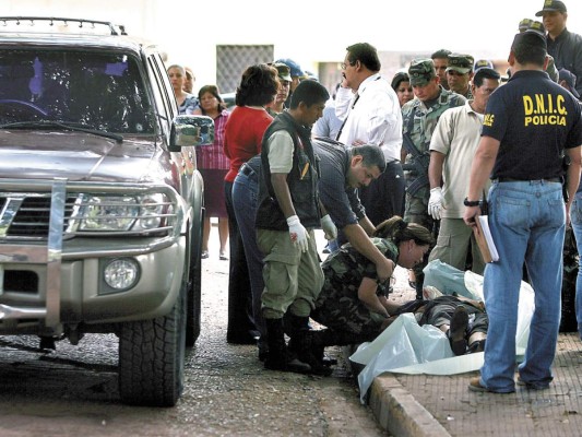 'Nunca se investigó' los asesinatos de policías involucrados en muerte del zar
