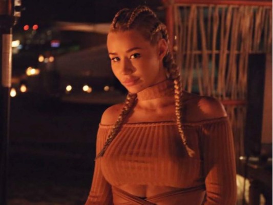 Captan a Iggy Azalea mostrando su celulitis ¡sin ninguna pena!