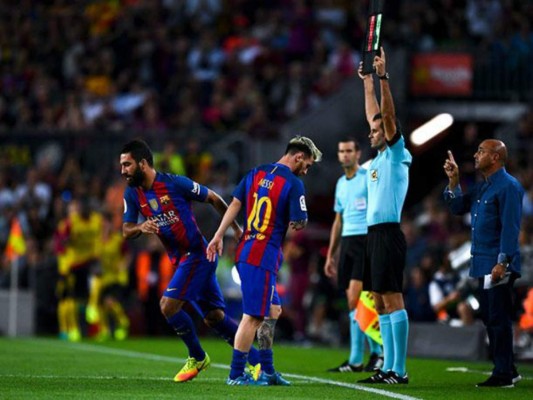 ¡Confirmado! La pulga Messi se lesiona y estará de baja tres semanas