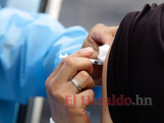 Maestros piden vacunas anticovid para ellos y sus alumnos antes de volver a clases