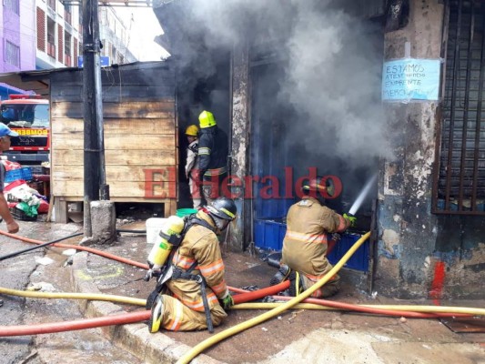 Imágenes del voraz incendio en la séptima avenida de Comayagüela