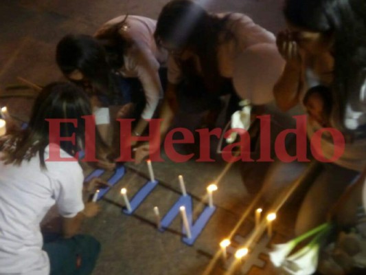 Emotivo homenaje a Silvia Vanessa Izaguirre, la estudiante asesinada en Trujillo