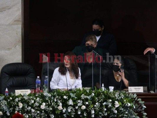 Caras nuevas y momentos de selfies, así se vivió víspera de primera legislatura en el hemiciclo (FOTOS)