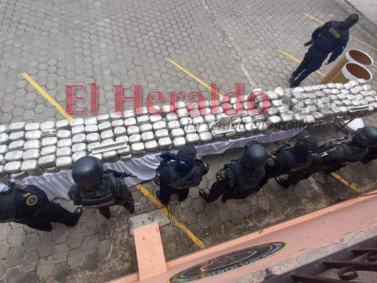 Así fue el millonario decomiso de droga dentro de barriles en El Pedregal