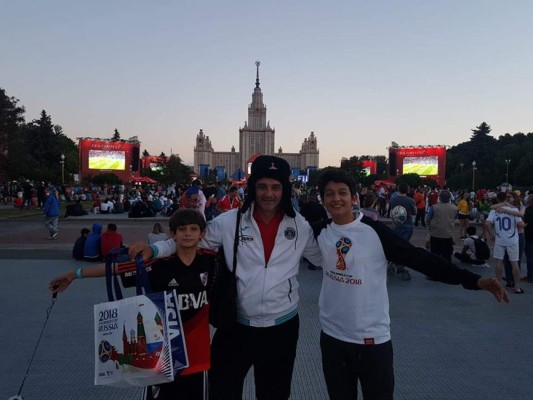 Las fotos de Diego Vazquez, entrenador de Motagua, apoyando a Argentina desde el Mundial Rusia 2018