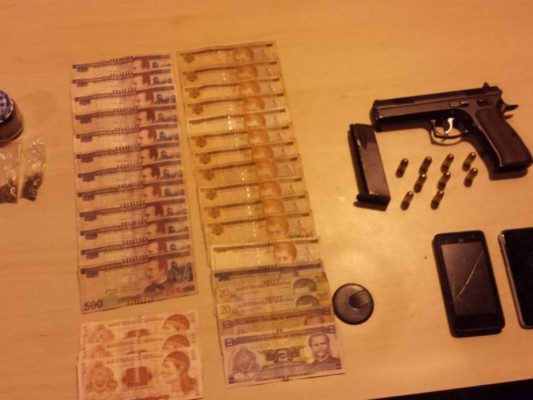 Detienen sujetos y decomisan drogas y armas que pretendían introducir a 'El Pozo I”