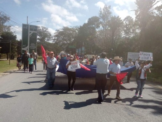 Oposición se toma varias vías en distintos puntos de la capital