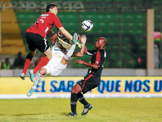 Olimpia vence con polémica al Choloma