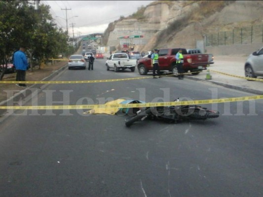 Motociclista muere en accidente vial en el anillo periférico