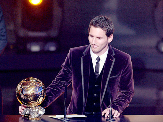 Lionel Messi gana su tercer Balón de Oro consecutivo