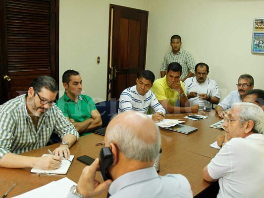 Los árbitros (centrales) aspiran a ganar 8,400 por juego