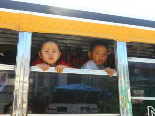 Veraneantes abandonan masivamente la capital rumbo al norte y sur de Honduras